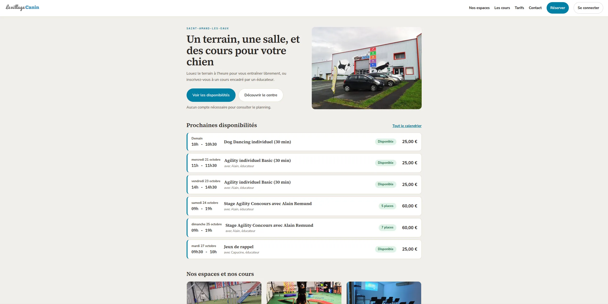 L'accueil du site, la façade du centre avec son parking à côté des prochaines disponibilités